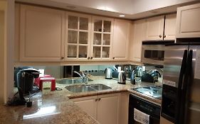 Toronto Luxury Accommodations - University Plaza